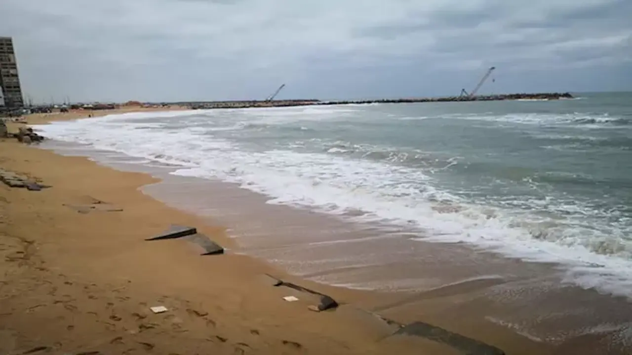 الأرصاد تحذر من تقلبات جوية وأمطار تؤثر على حركة الملاحة البحرية غدًا